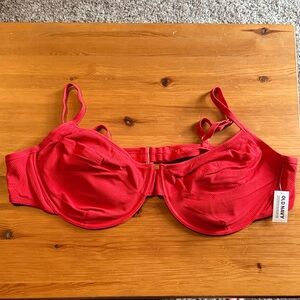 Old Navy Textured Underwire Balconette Swim Top in Scotty Red